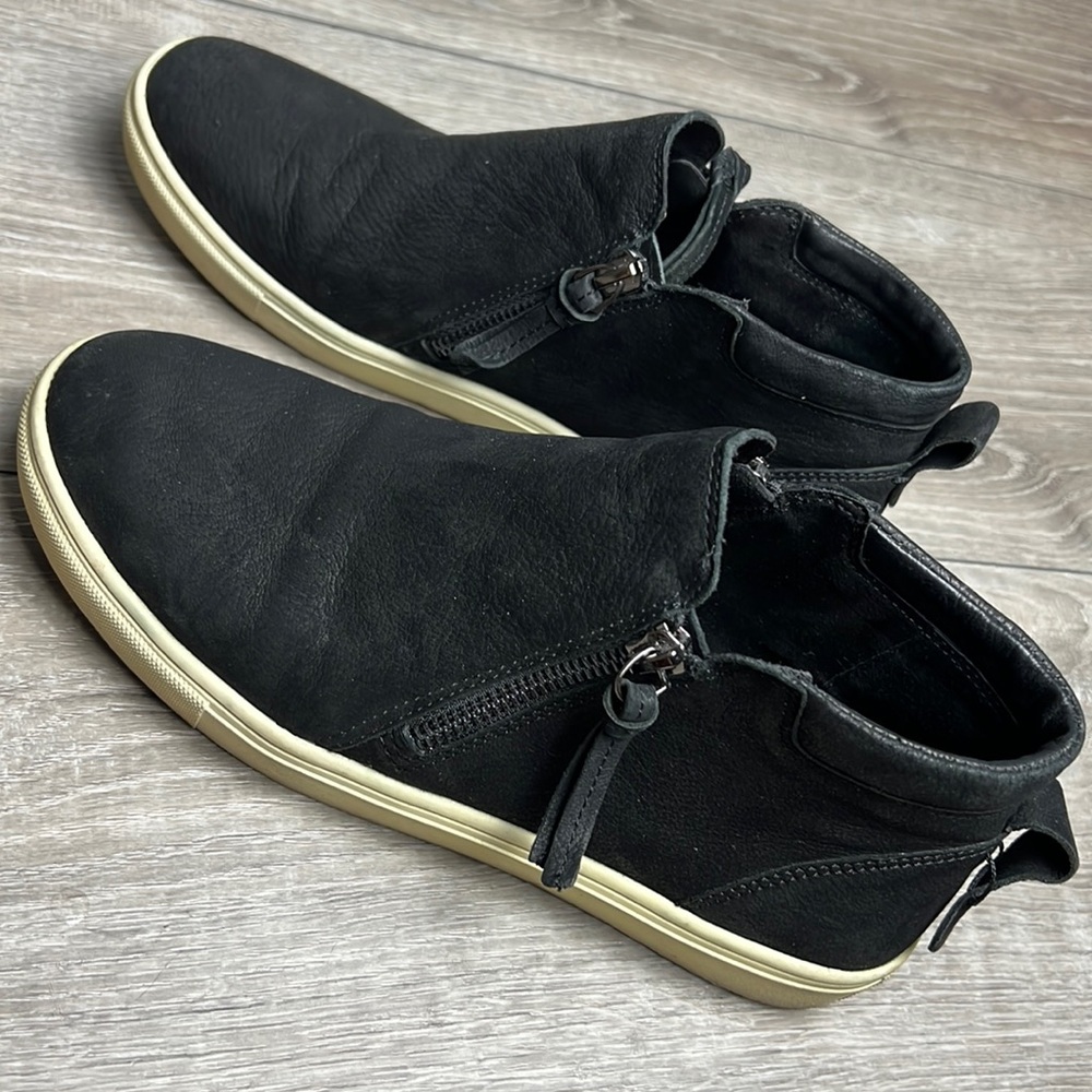 Gianni Bini Black Leather Sneakers